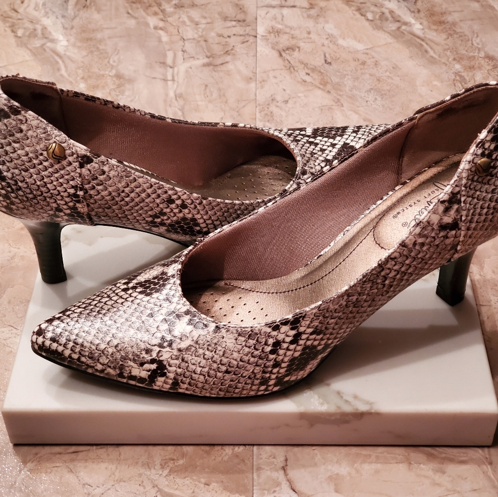 Life Stride Snakeskin heels